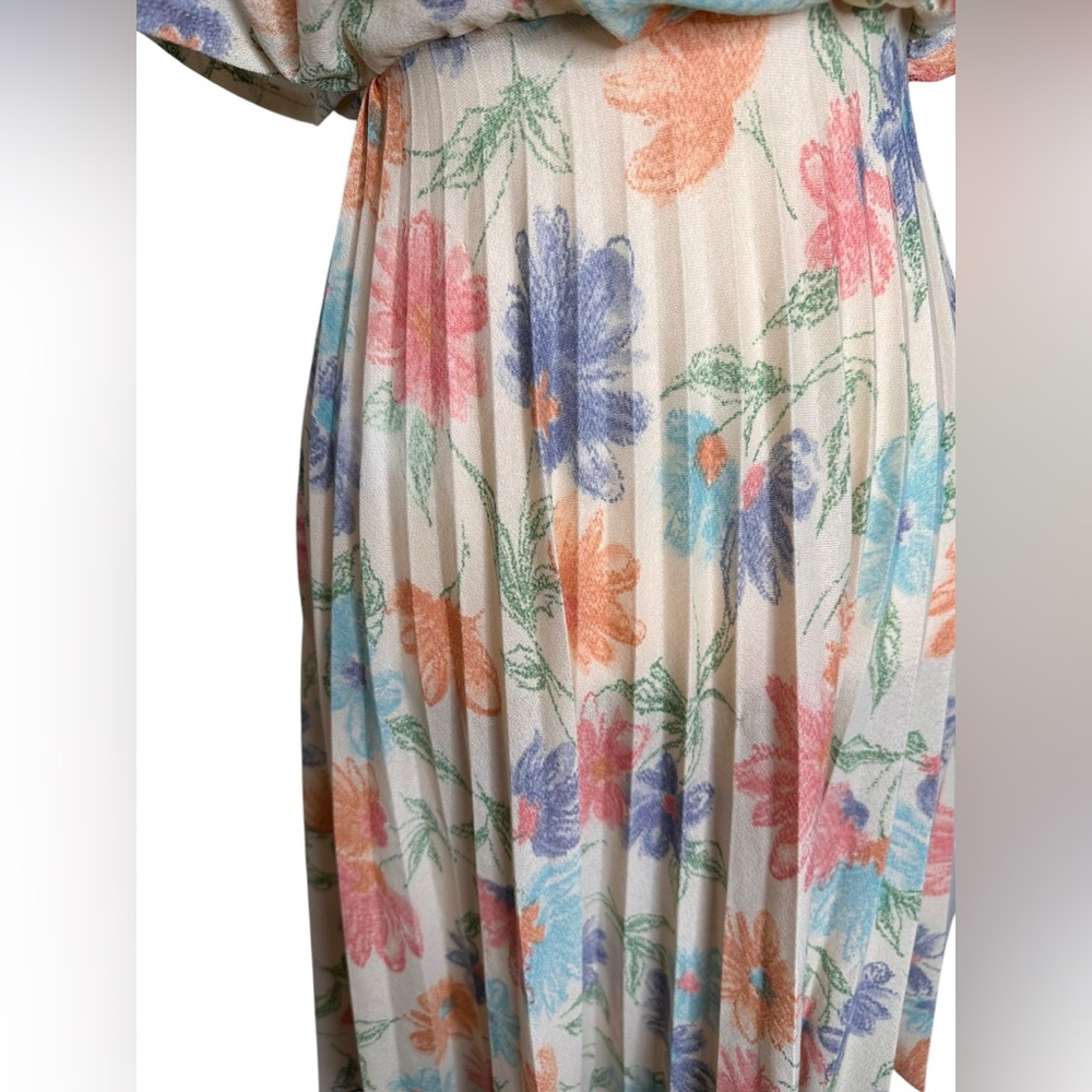 Vintage 70s handmade Floral Pleated Midi Dress in Cream with Pastel Blooms - Picture 5 of 13